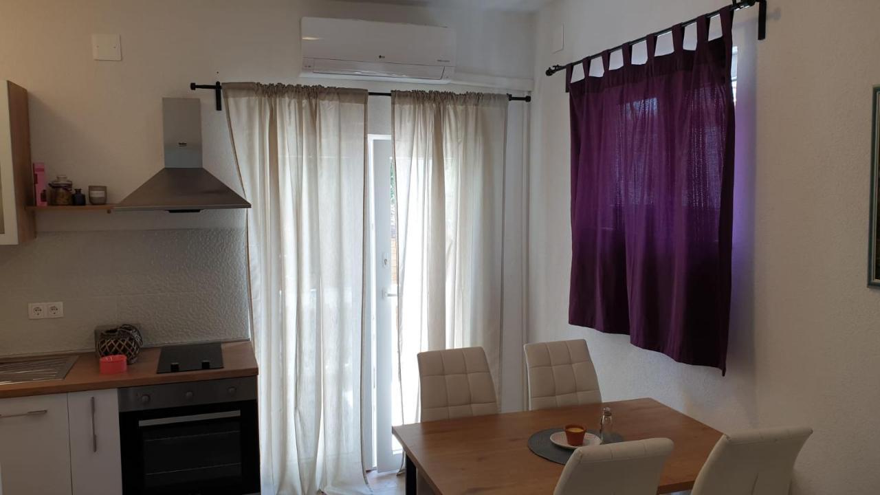 Apartmani Juricev Vodice Bilik gambar